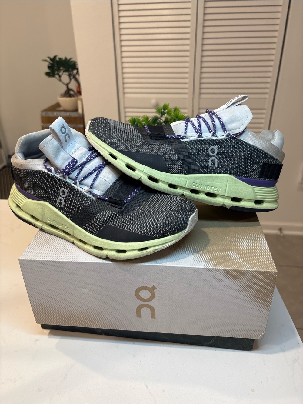 On Cloud CloudNova Men’s size 8 running shoes rare color